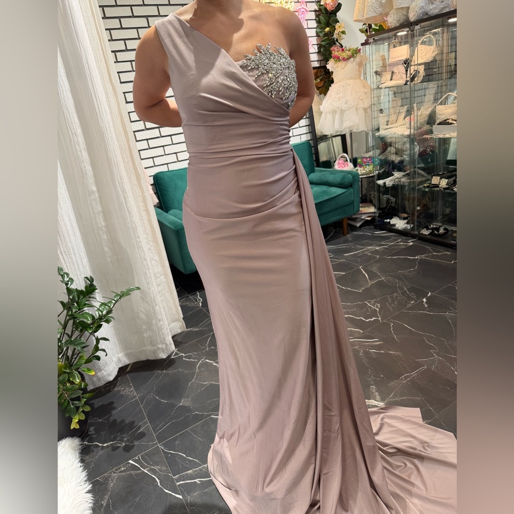 Portia and Scarlett Elegant White One-Shoulder Dress